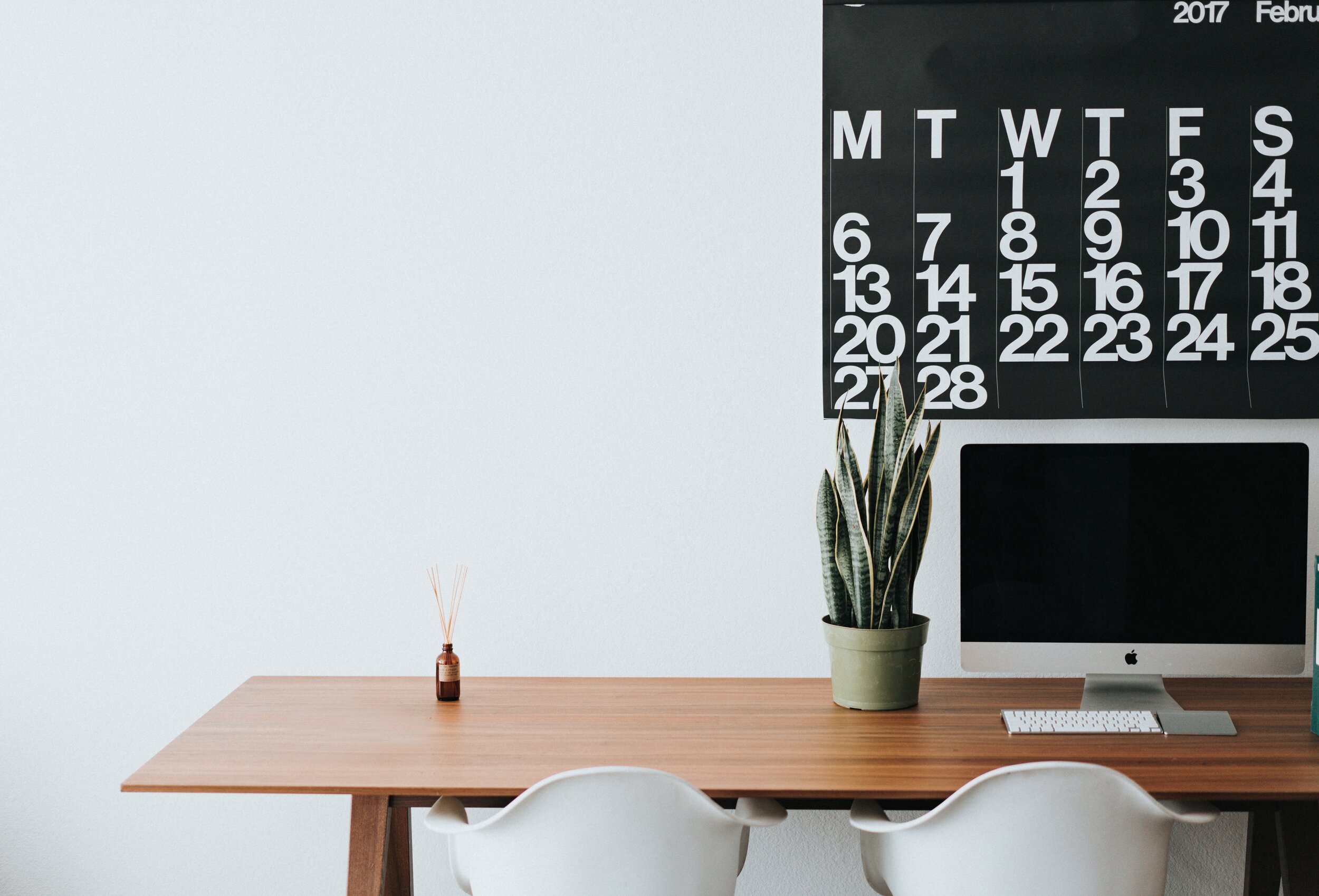 10 Minimalist Lifestyle Tips to De-Stress and Save Money